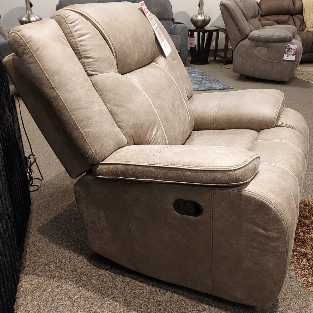 MANUAL RECLINER AS IS NO WARRANTY - Image 3